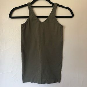 Halogen stretchy green tank top, size S